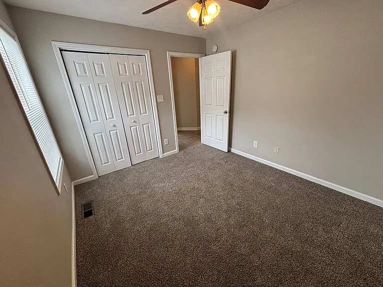 306 Chalet Cir — Photo 6