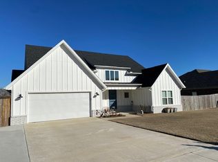 1340 Colonel McNeil Dr, Prairie Grove, AR 72753