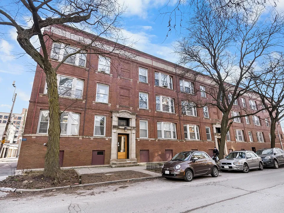 1057 W Berwyn Ave #3