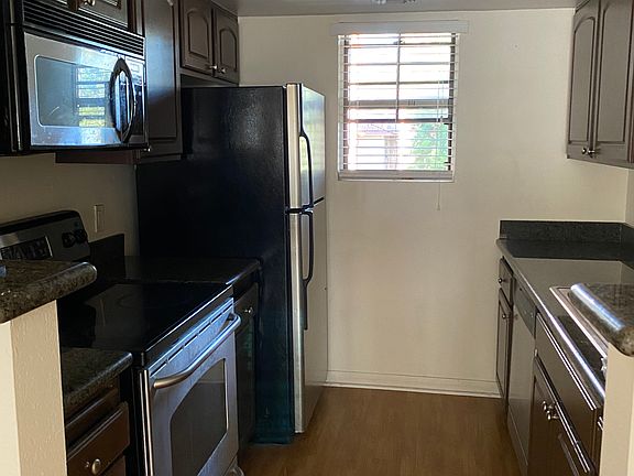 4th image of 12079 Alta Carmel Ct Unit 20