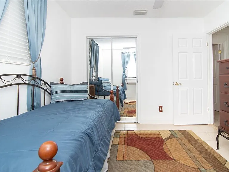 6872 SW 15th St — Photo 13