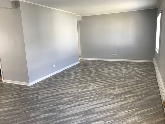 2nd image of 2841 W Farragut Ave #2S
