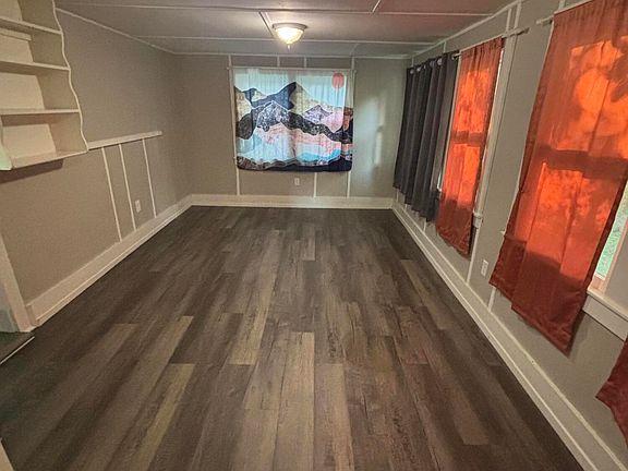 5th image of 902 Brown Ave