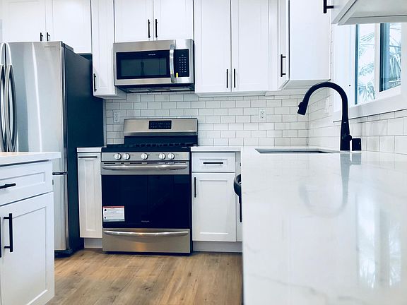 3rd image of 1205 N Hayworth Ave APT 10