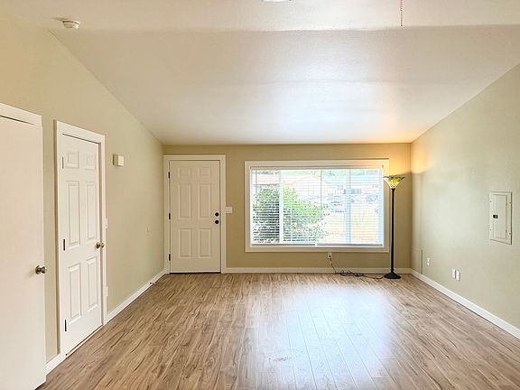3rd image of 10815 NE 48th Cir #10815