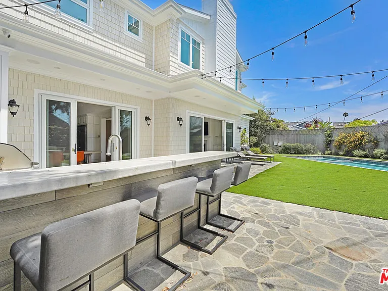 11540 Clover Ave — Photo 45
