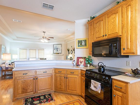 3rd image of 245 Oak Hill Dr