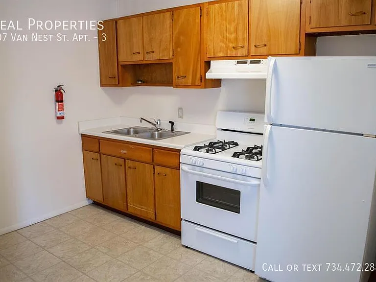 207 Van Nest St #3 — Photo 3