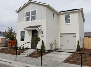 6268 E Riesling Dr, Fresno, CA 93727