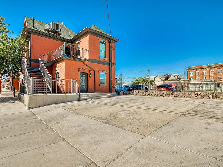 702 Myrtle Ave — Photo 3