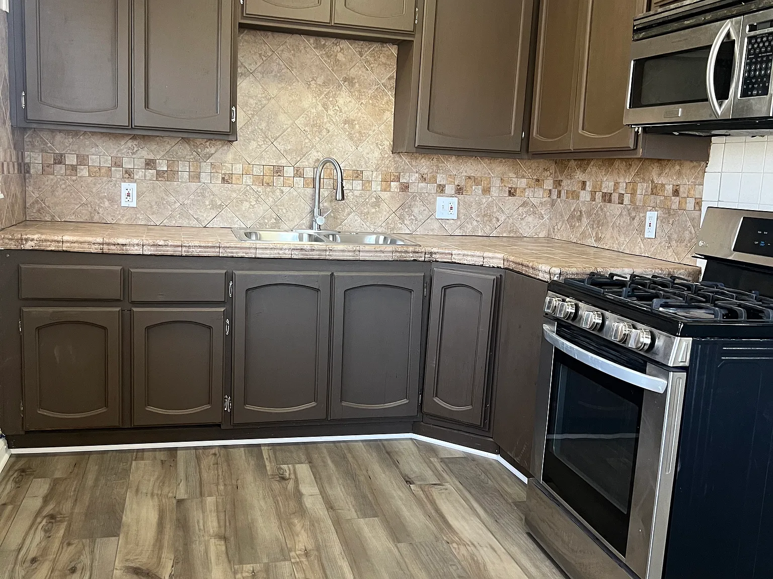 13930 Anderson St — Photo 2