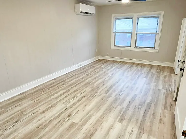 Bellevue Park Apartments — Photo 12
