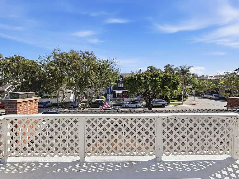 2104 E Ocean Blvd — Photo 27