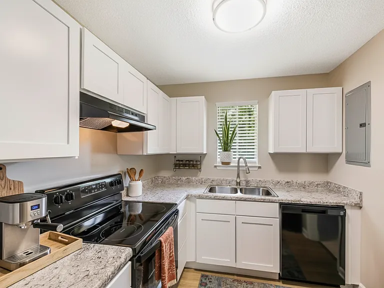 Pine Ridge Apartments — Photo 2