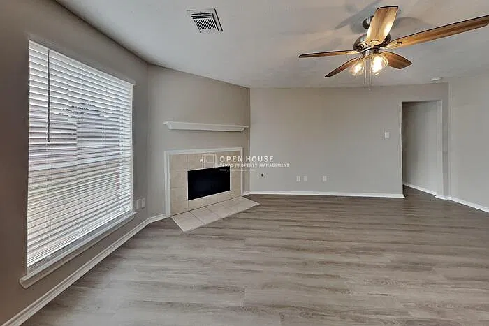 4 bed, 2.5 bath, 2165 sqft, $2,350 — Photo 4