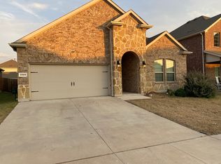 2920 Brady Starr Dr, Aubrey, TX 76227