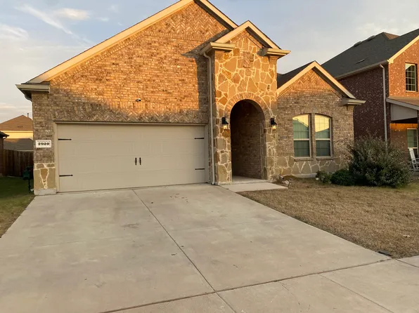 2920 Brady Starr Dr, Aubrey, TX 76227