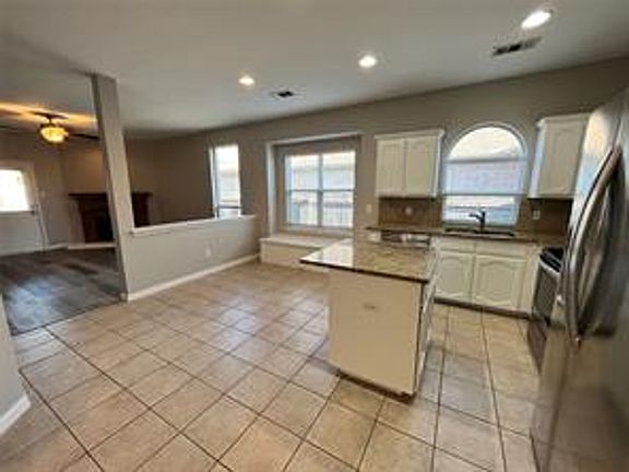 3rd image of 10624 Ashmore Dr