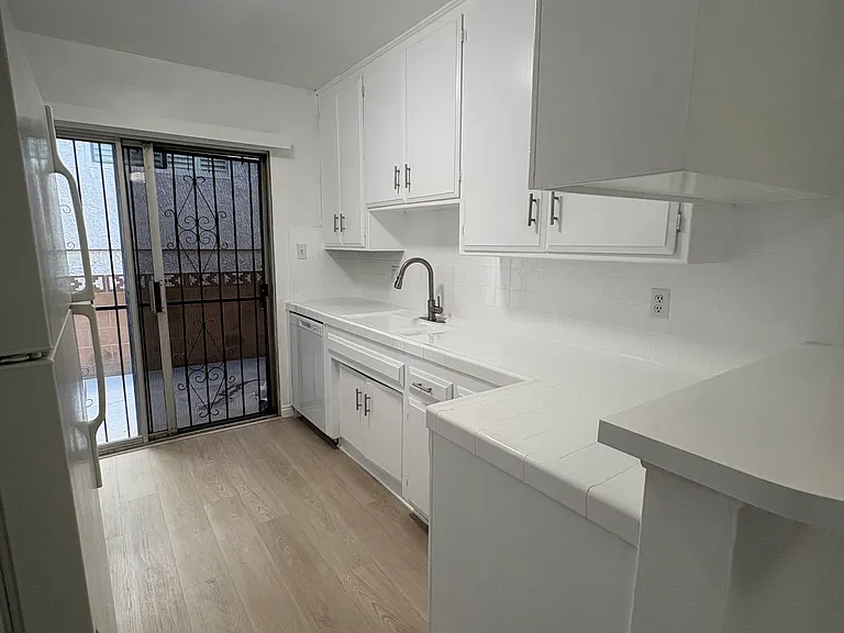 1910 Corinth Ave #3 — Photo 4