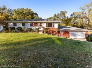 11655 Shorecrest Ct, South Lyon, MI 48178