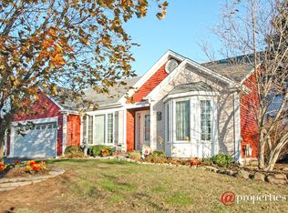 21 Deerpath Ct, Cary, IL 60013