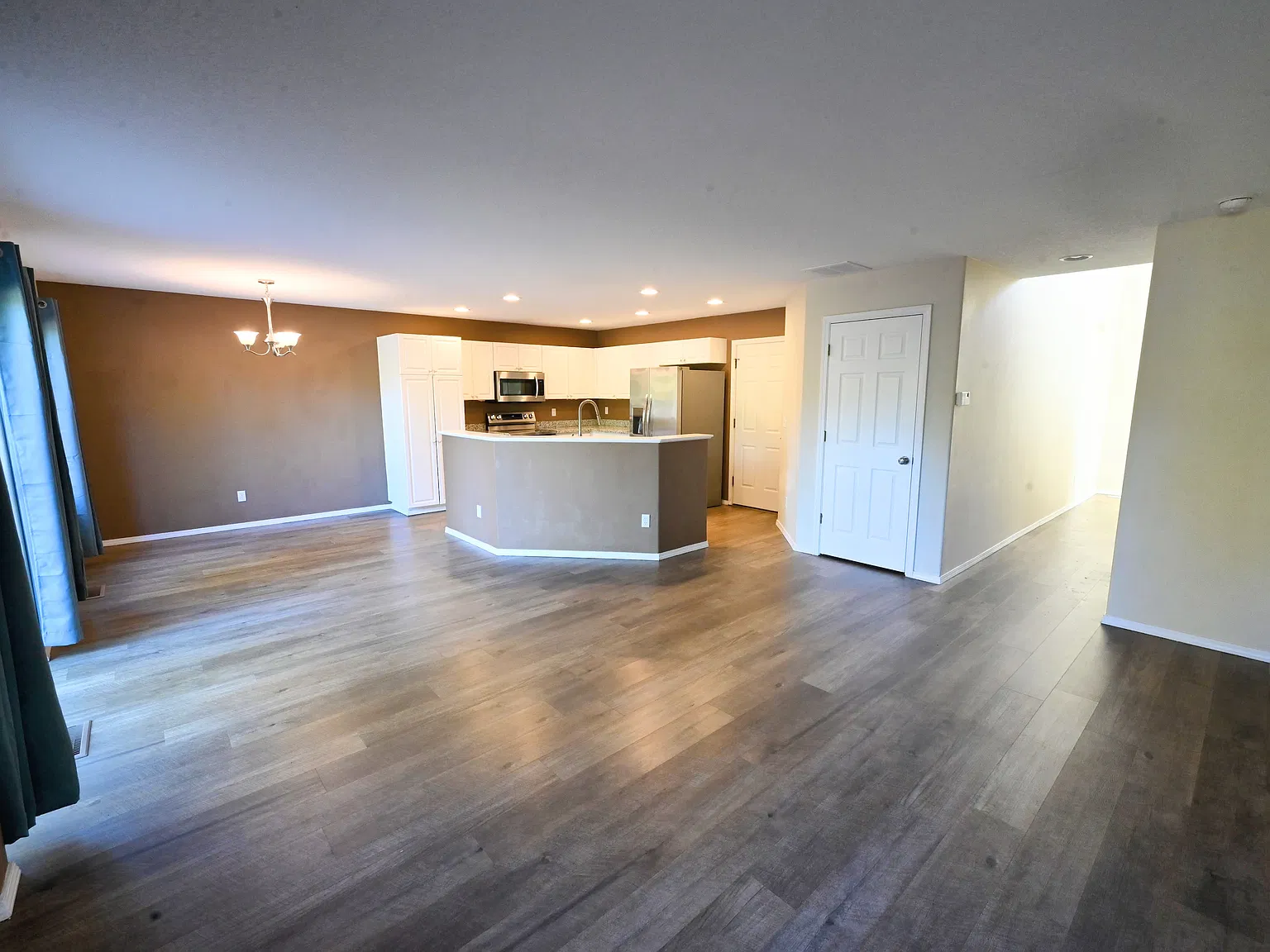 4 bed, 2.5 bath, 1666 sqft, $2,849 — Photo 3