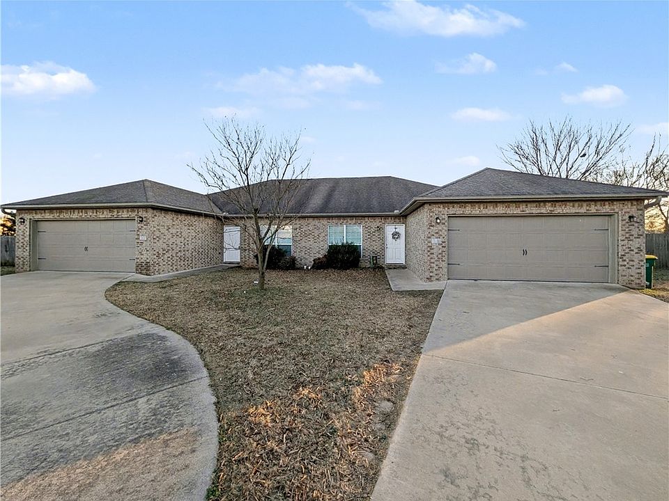 1st image of 860 & 862 Oakwood Ct