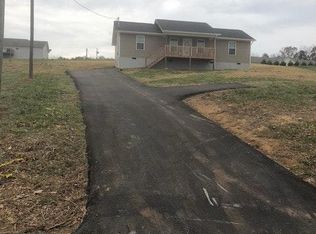547 Low Vly, Dandridge, TN 37725