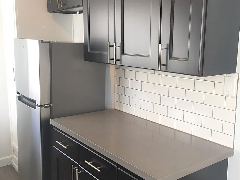 Evans Apartments — Photo 13