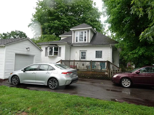 23 Meadow St, Buckhannon, WV 26201