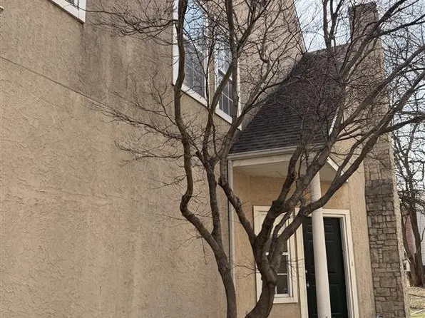 9212 Boehm Dr, Lenexa, KS 66219