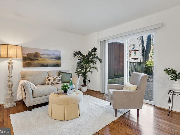 4th image of 230 Gold Kettle Dr