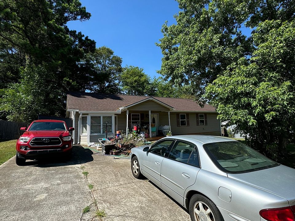 1st image of 592 Lakeridge Cir SE