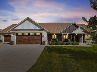 9125 Forest Chapel Rd, Anamosa, IA 52205