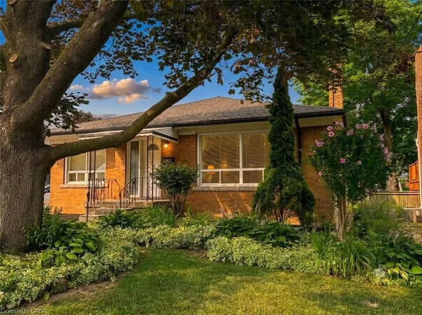 20 Lloyd Manor Rd, Toronto, ON M9B 5H6