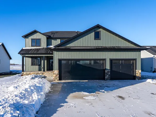 6418 Riggs Rd, Grand Forks, ND 58201