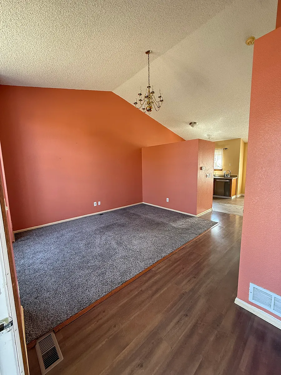Building Photo - 5053 Deephaven Ct