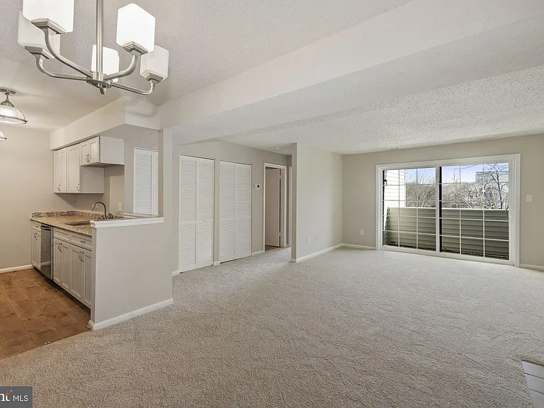 1601 Carriage House Ter #1601-E — Photo 7