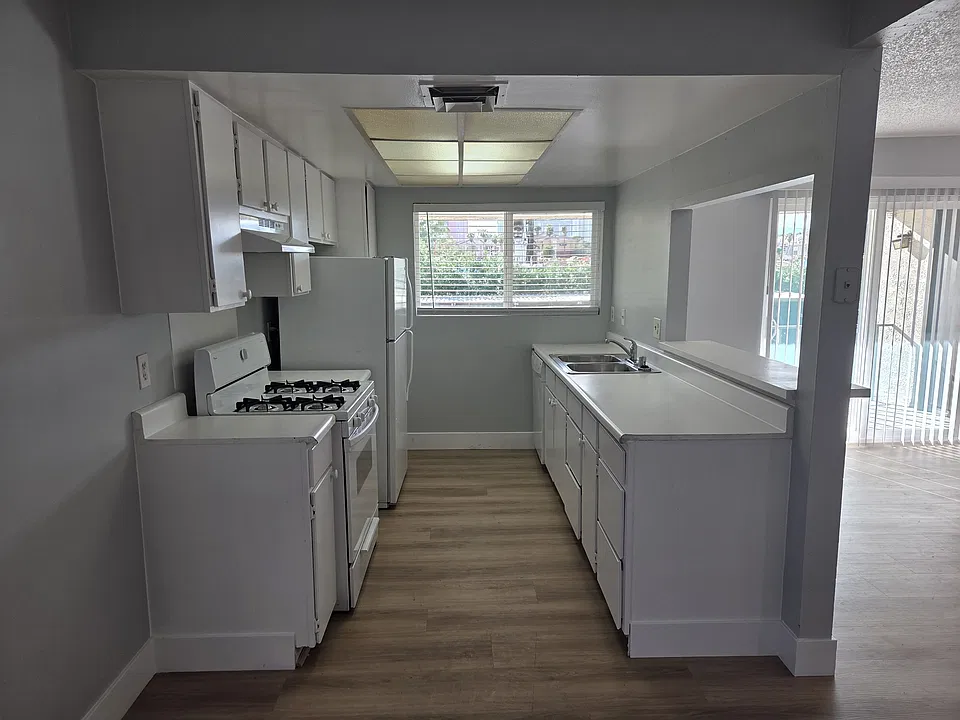 1405 Vegas Valley Dr #216