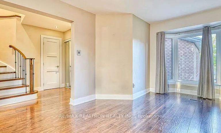 90 Oke Rd #MAIN FLOOR — Photo 10