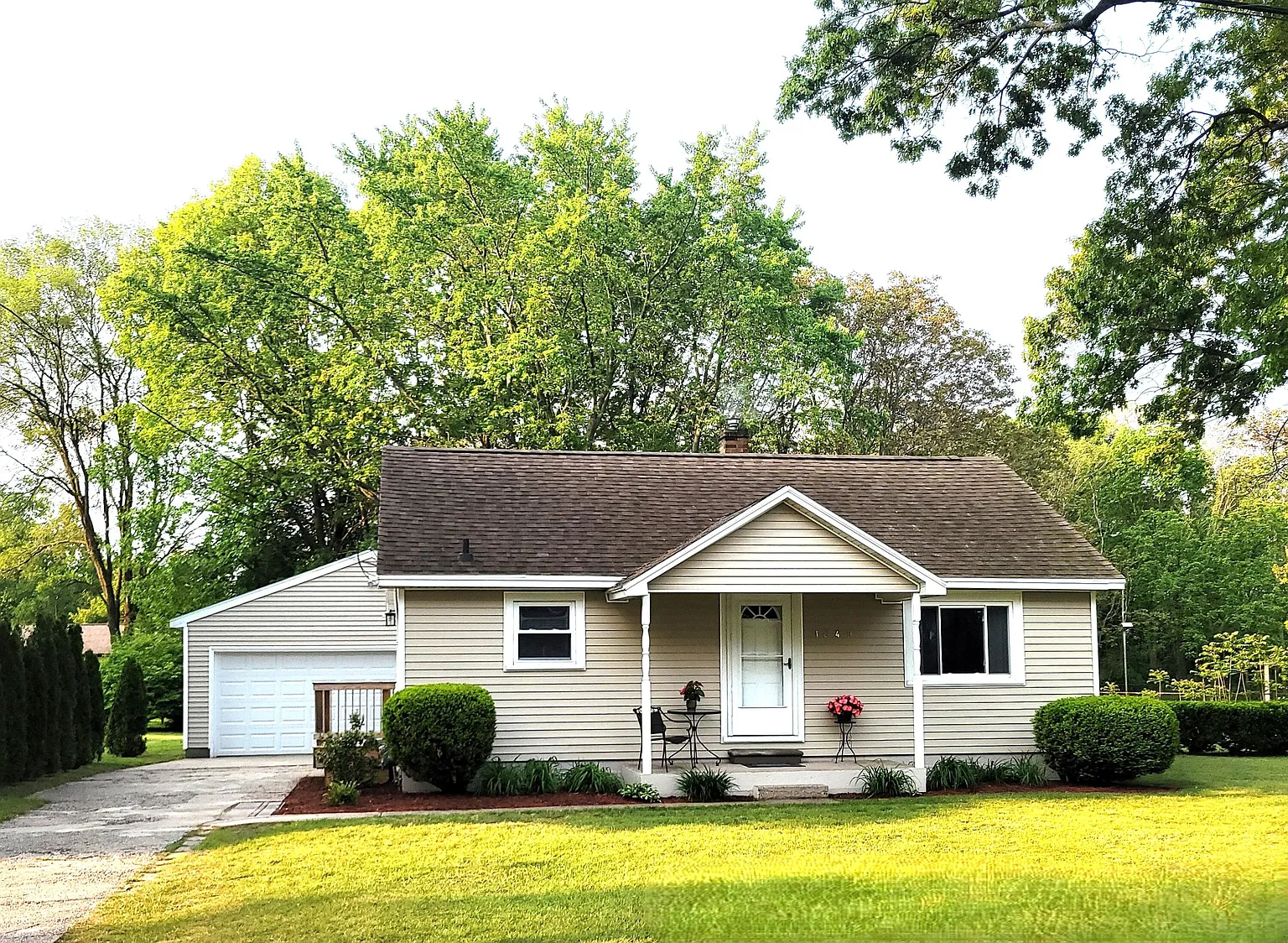 1049 Vick Rd photo 1