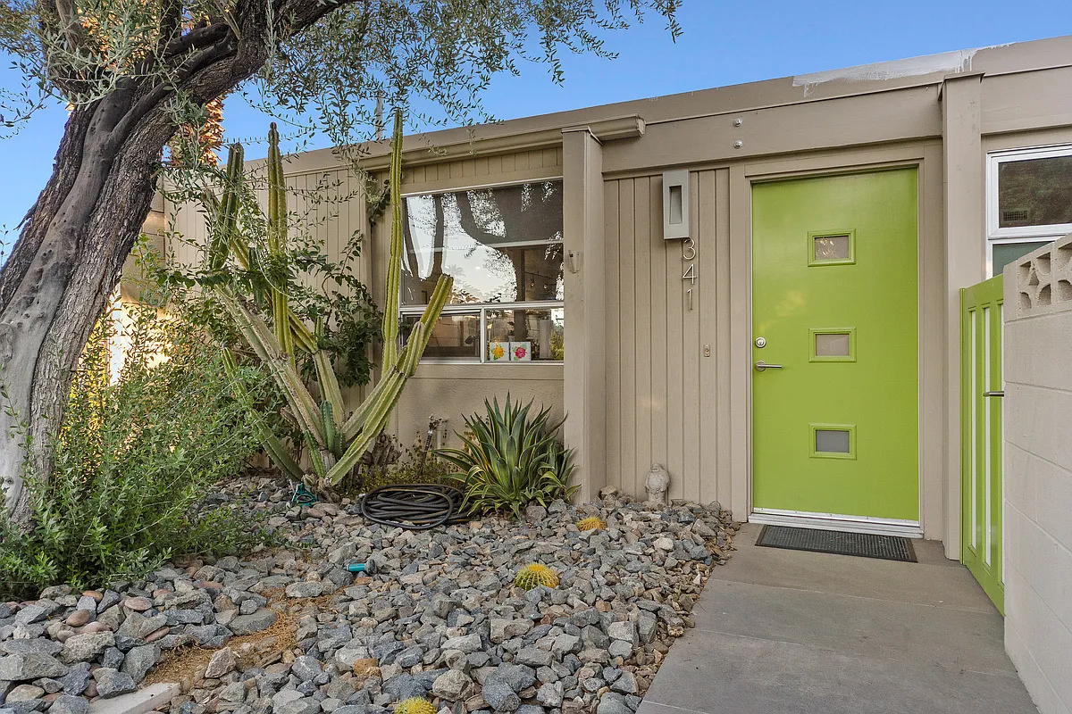 341 Sandpiper St — Photo 2