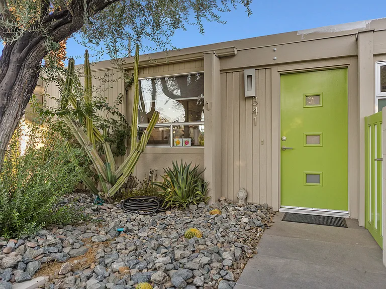 341 Sandpiper St — Photo 2