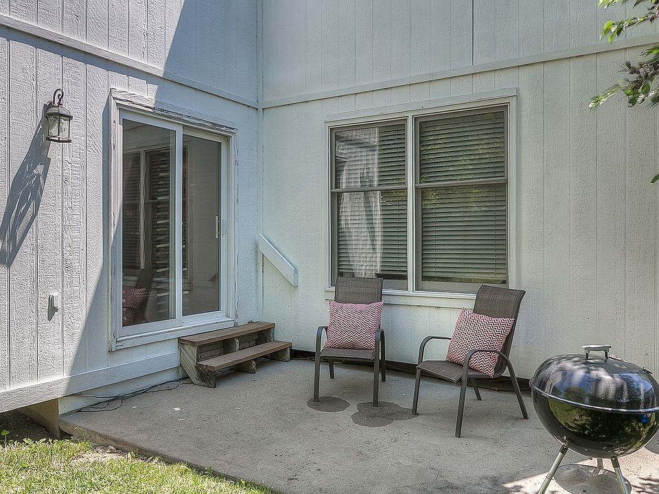 1st image of 616 White Oak Ln