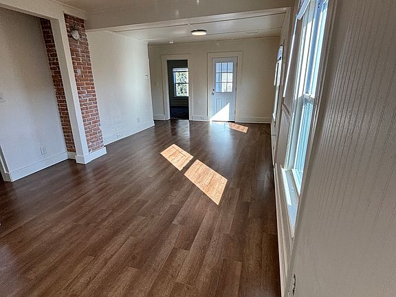 4th image of 44 Geer St #2
