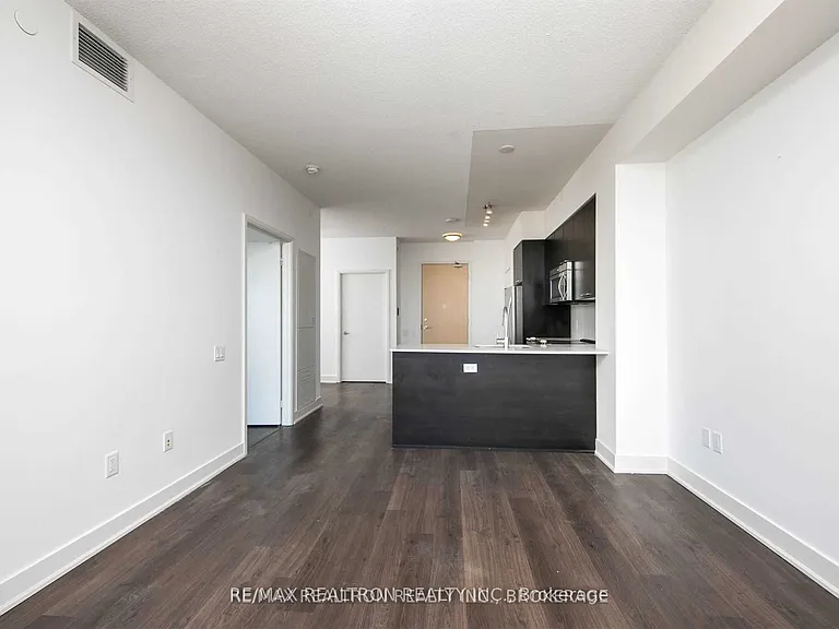 30 Roehampton Ave #1606 — Photo 14