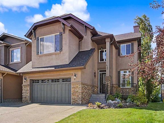 2nd image of 14 NE Panatella Cres NW