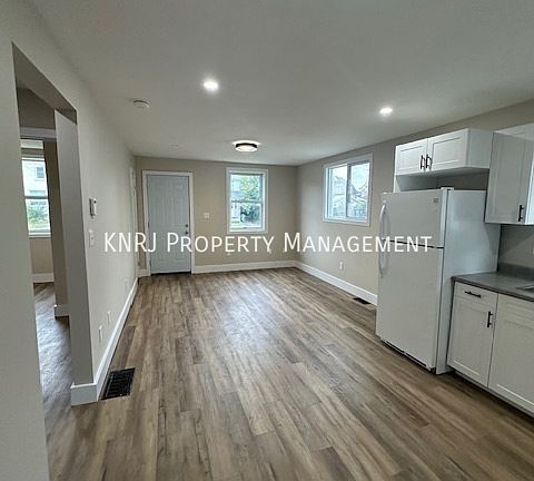 3rd image of 633 Bloem St #1