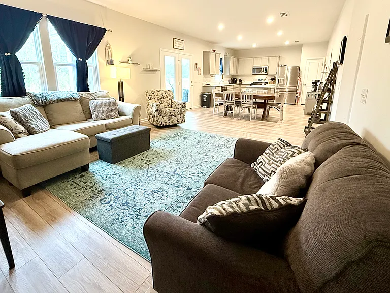 945 Longleaf Dr — Photo 3