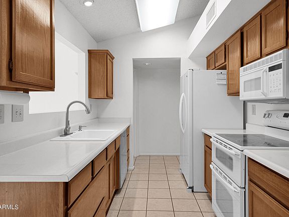 3rd image of 13719 W TARTAN Drive